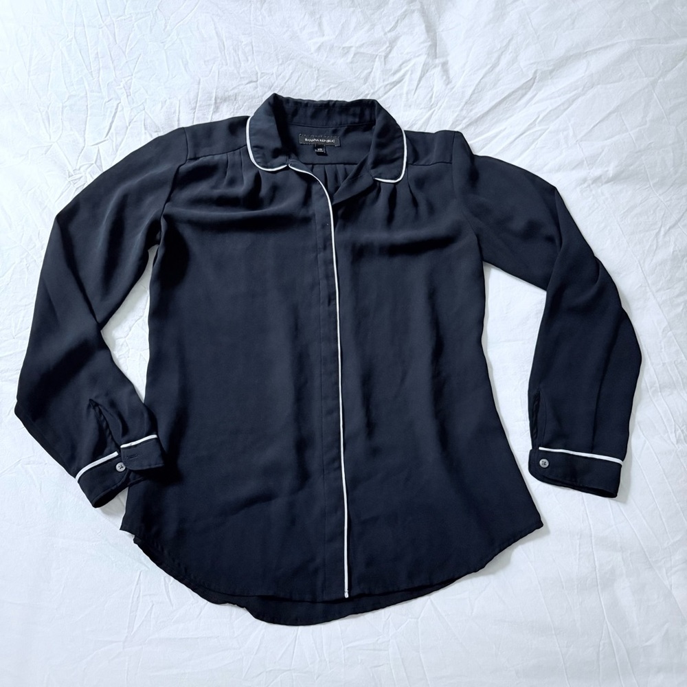 Banana Republic Navy Blouse with White Piping Piped XS